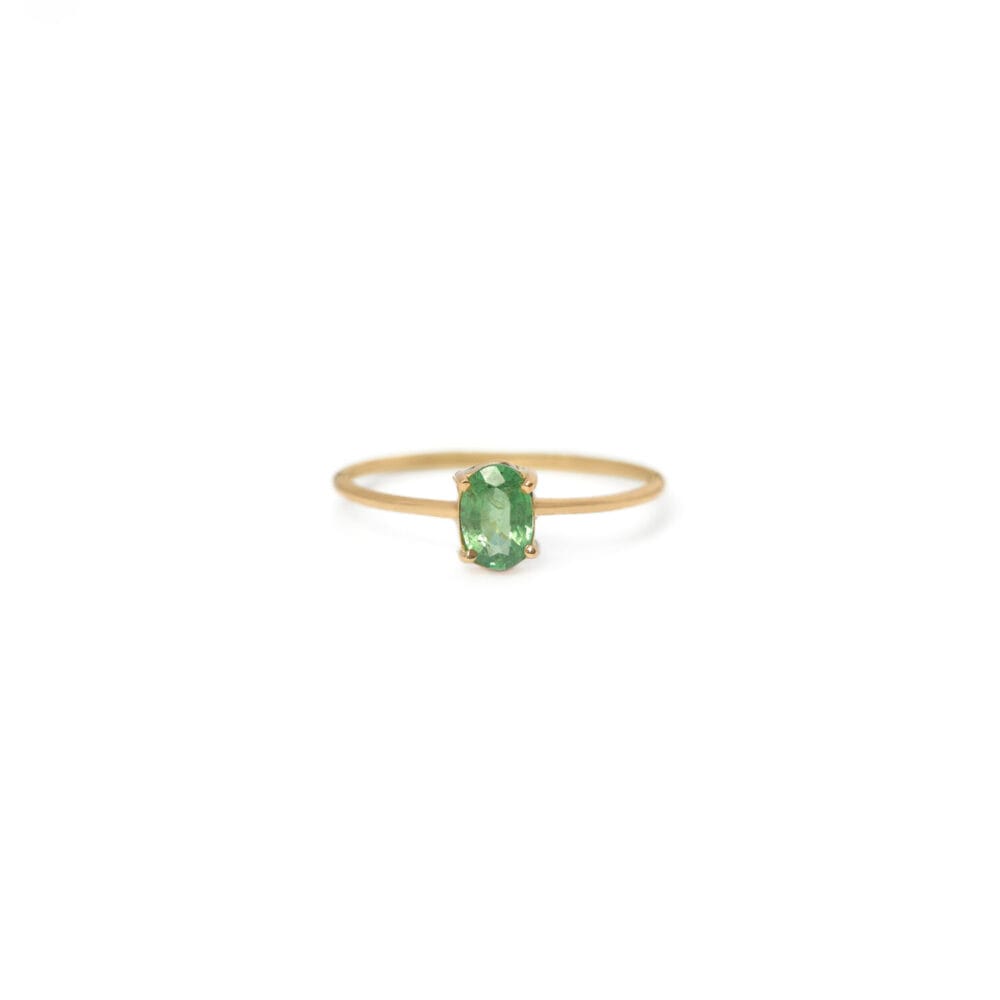 Oval tsavorite ring